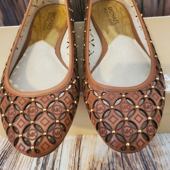 Michael Kors Gabriella Flats - Picture 4 of 11